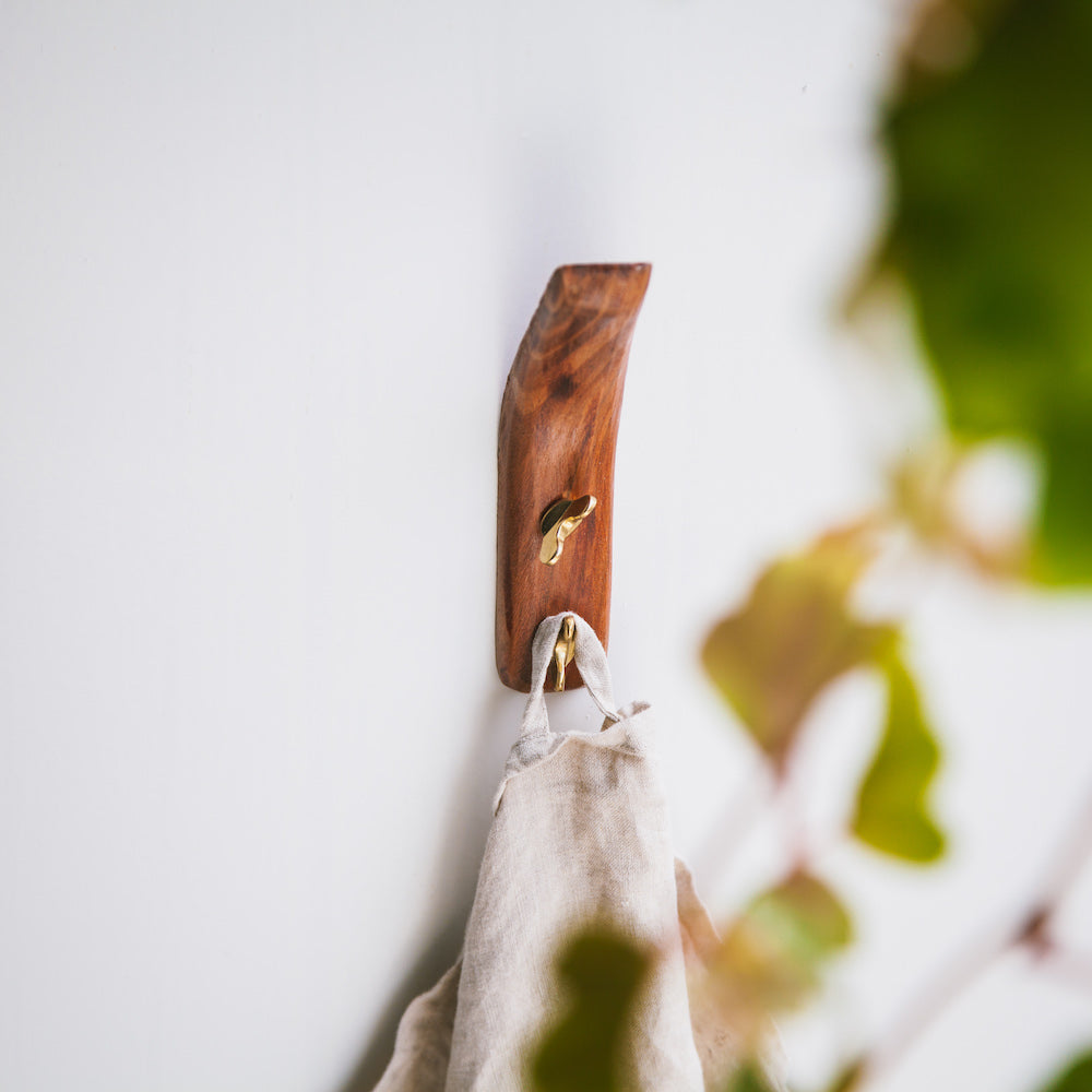 Kapstokhaak hout en messing | Wandhaak